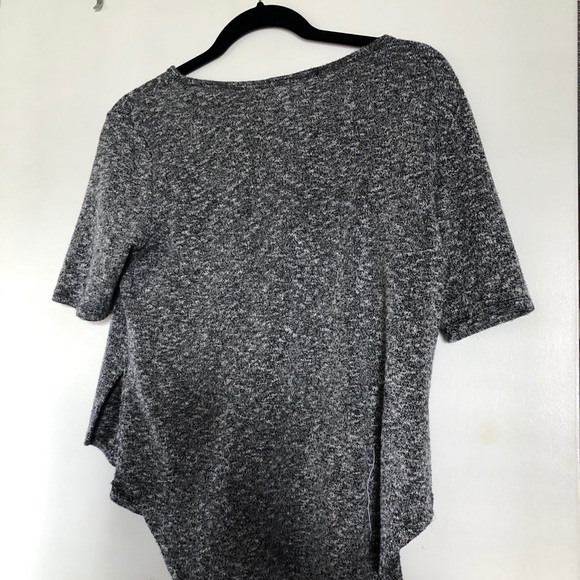 Black and white top - Picture 1 of 2